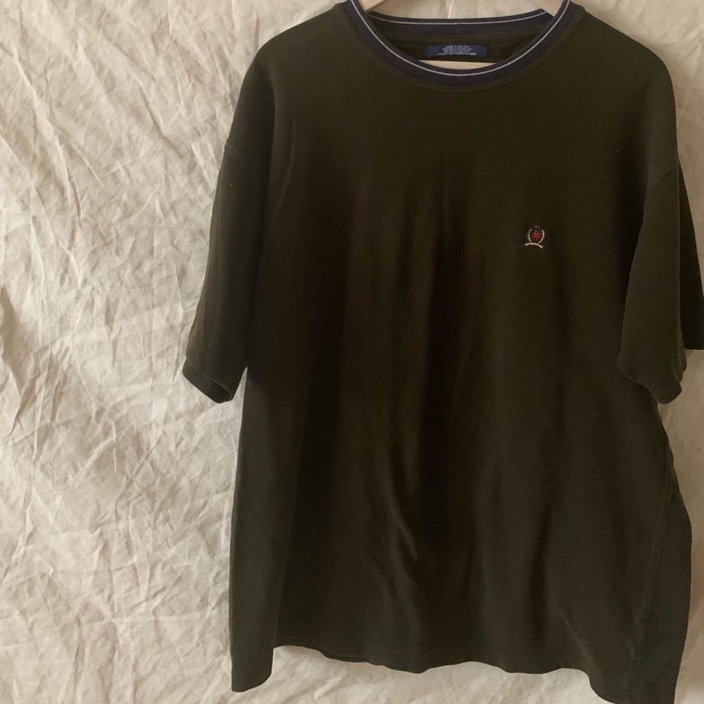Men’s vintage Tommy Hilfiger crest knit shirt